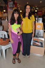 Suchitra Krishnamurthy at Anusha Subramaniam_s book launch in Kemps Corner, Mumbai on 28th Nov 2012 (52).JPG